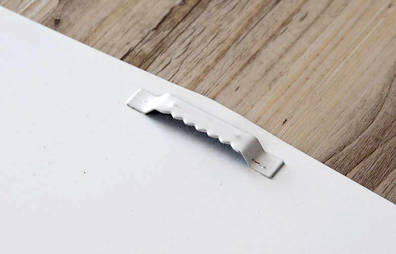 届いてすぐ飾れるフック付き