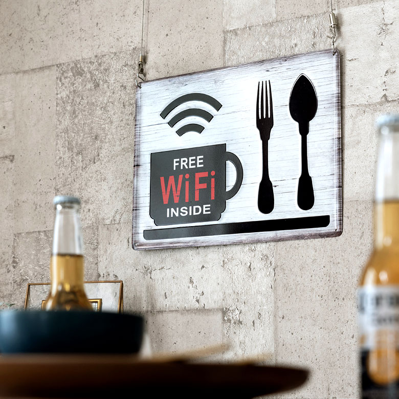 カフェやレストランの壁に吊り下げて