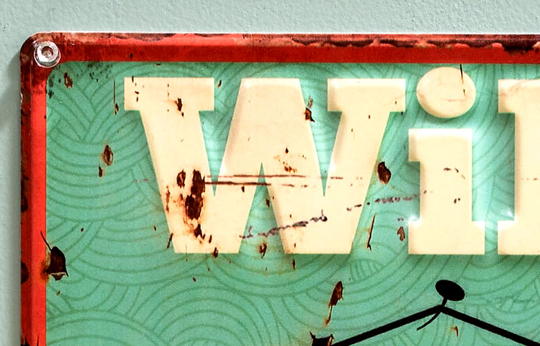 錆びた風合いのダメージ加工で雰囲気アップ！