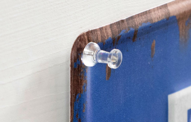 四隅の穴で飾り方のアレンジが広がる！