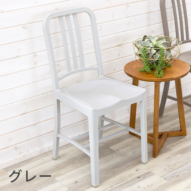 脚裏はキャップ付きで床を傷つけません。