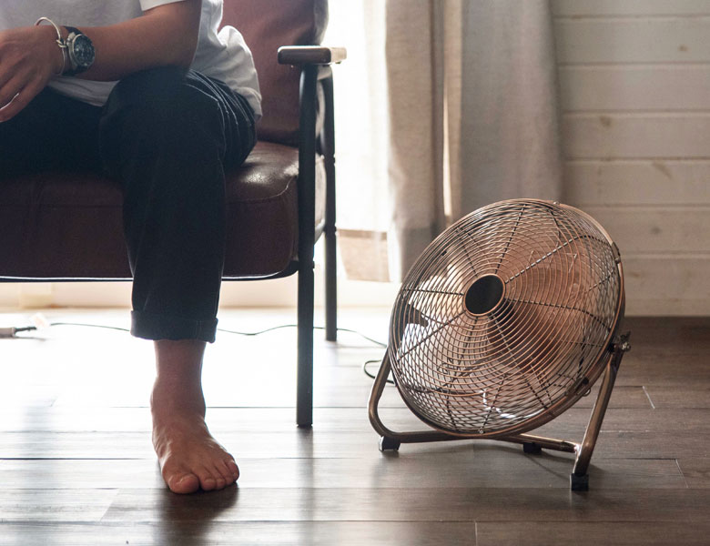 インダストリアルな雰囲気のあるメタルは男性のお部屋にもおすすめ