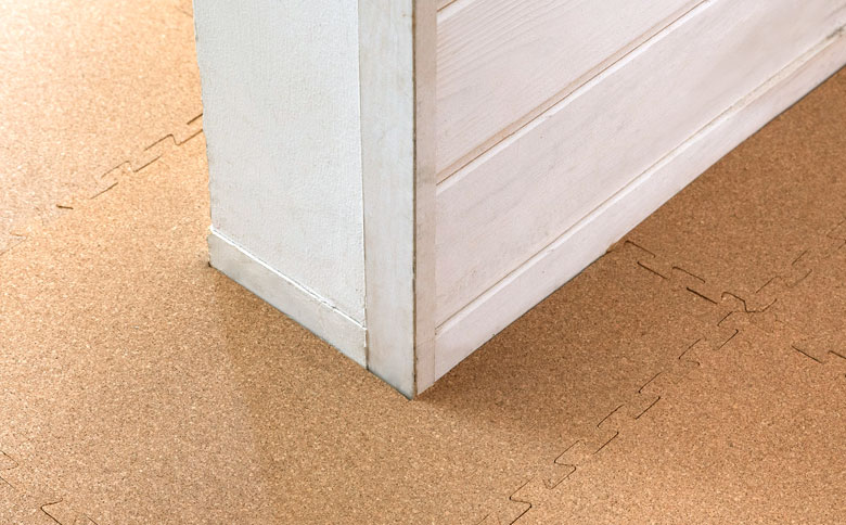 カッターで切りやすい