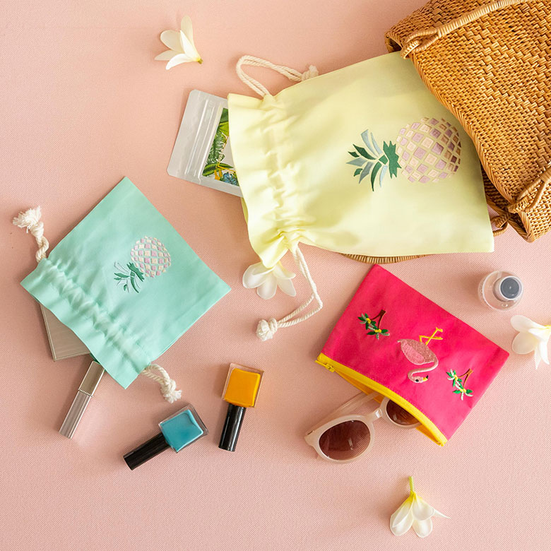 バッグから覗くかわいらしさに心癒されそう