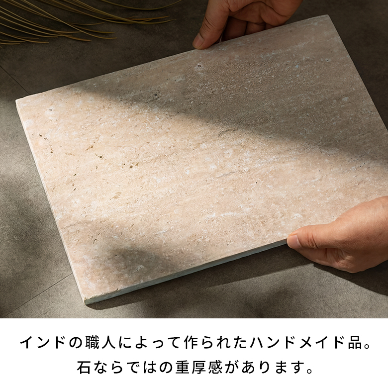 インドの職人によって、ひとつひとつハンドメイドで作られたアイテム