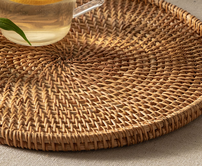 使いやすいサイズのトレイでテーブルコーディネートを