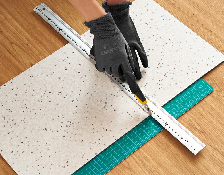 カッターで簡単カット