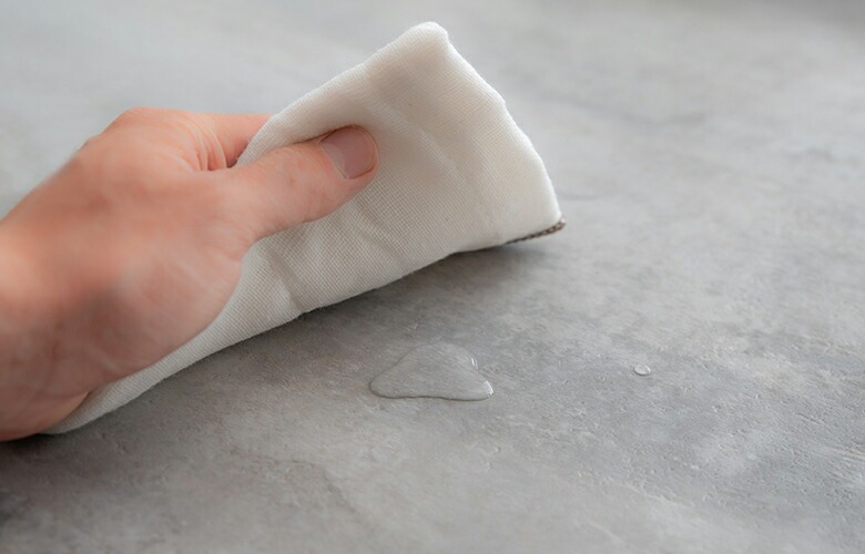 防汚性や撥水性にすぐれたフロアタイル