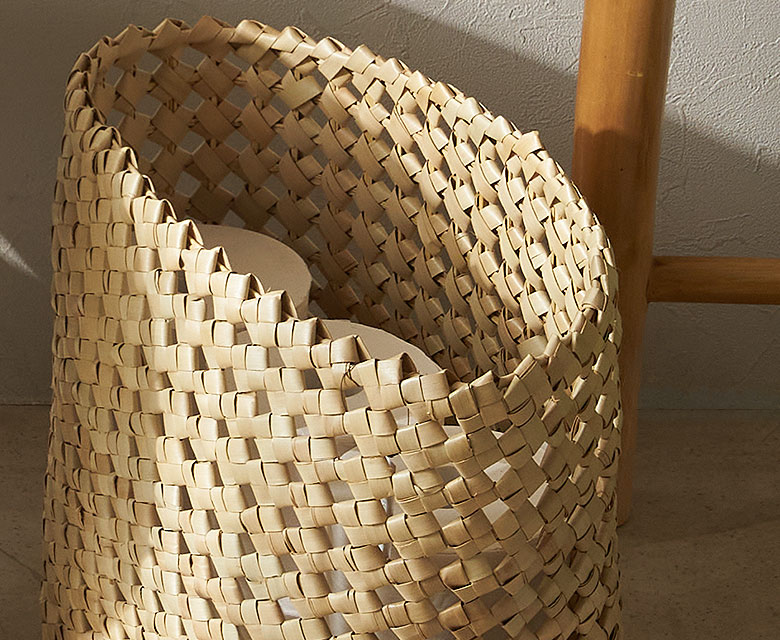 スリムで省スペースな場所に最適の収納ボックス