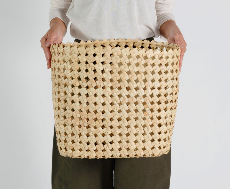 マガジンラックとしても使えるサイズ感