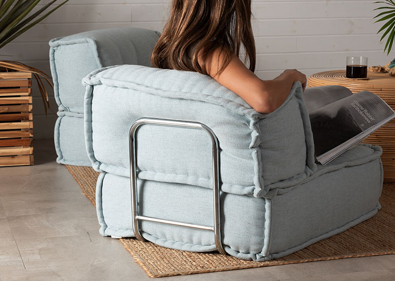 背もたれのズレ落ちを防ぐサポートフレーム