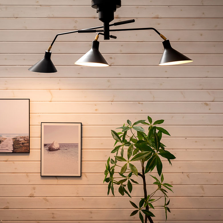 自由なスタイリングが楽しめる ３灯シーリングライト リモコン付き