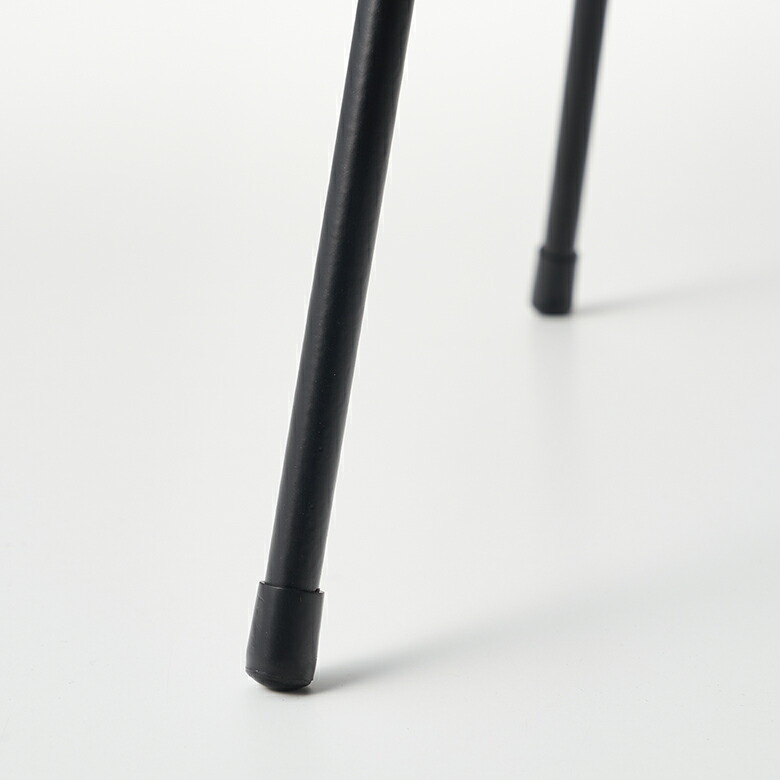 足先にはキャップ付き