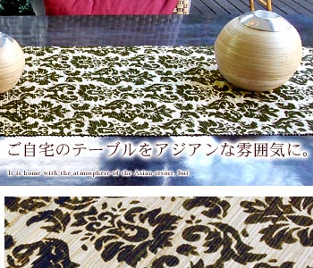 表面にプリントされた模様はバリ島の職人のセンスで描かれたアジアンな雰囲気漂うデザインです。