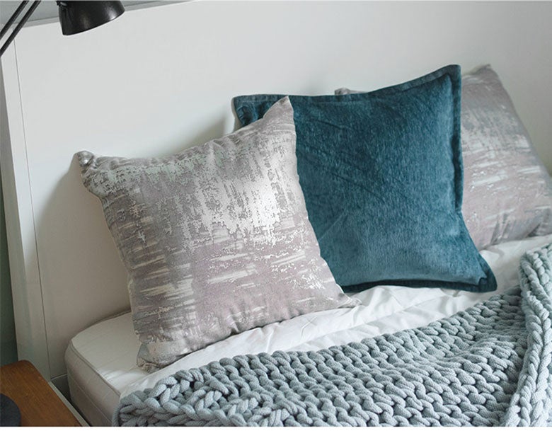 ハンドペイント調 クッションカバー 45×45cm グレー×シルバー ラメ