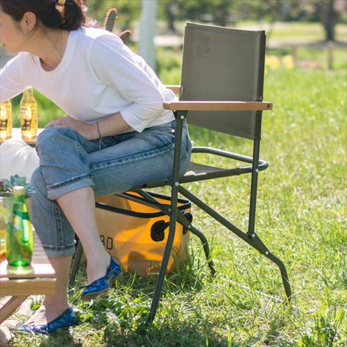 折りたたんでスリムに収納できるミリタリーテイストのフォールディング