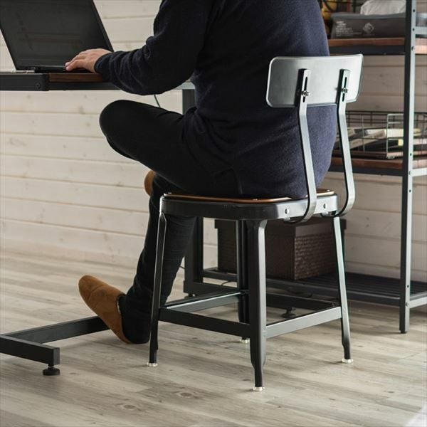 スチールフレームと木製座面のレトロ調ダイニングチェア 単品 座面高