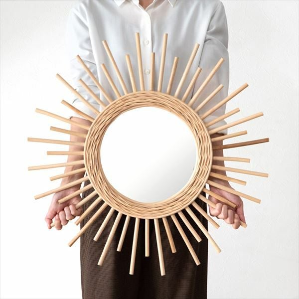 放射状のラタンが太陽をかたどる壁掛けミラー 直径60cm ナチュラル