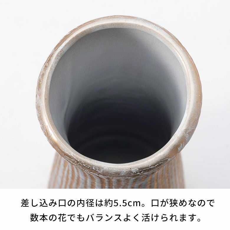 スリムな筒型が暮らしに馴染む、シンプルでおしゃれな陶器の花瓶【水