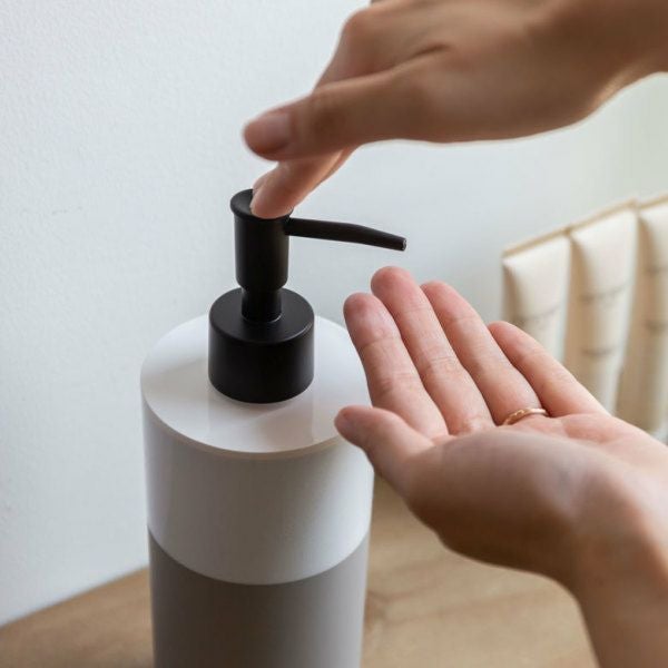 ディスペンサー ソープディスペンサー 500ml プラスチック 直径 7.5cm