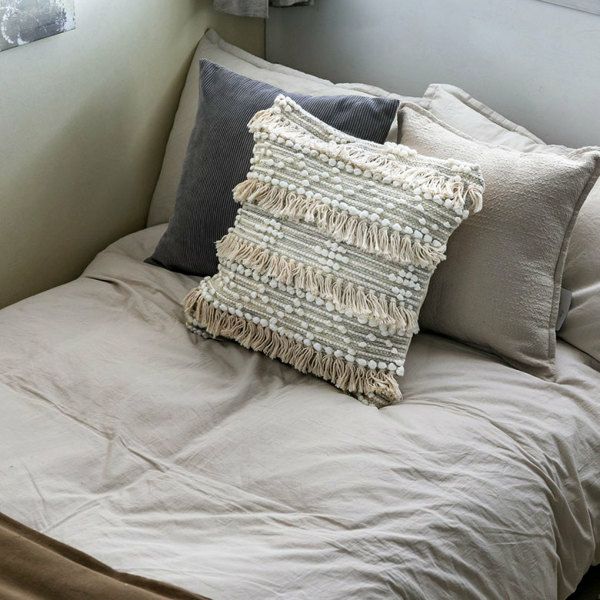 贅沢なフリンジと立体的な編み目が魅力のクッションカバー 約45×45cm
