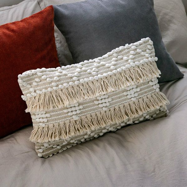 贅沢なフリンジと立体的な編み目が魅力のクッションカバー 約50×30cm