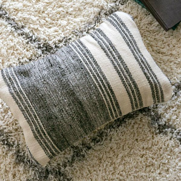 目の詰まったキリム織りが上品なクッションカバー 約50×30cm ボーダー