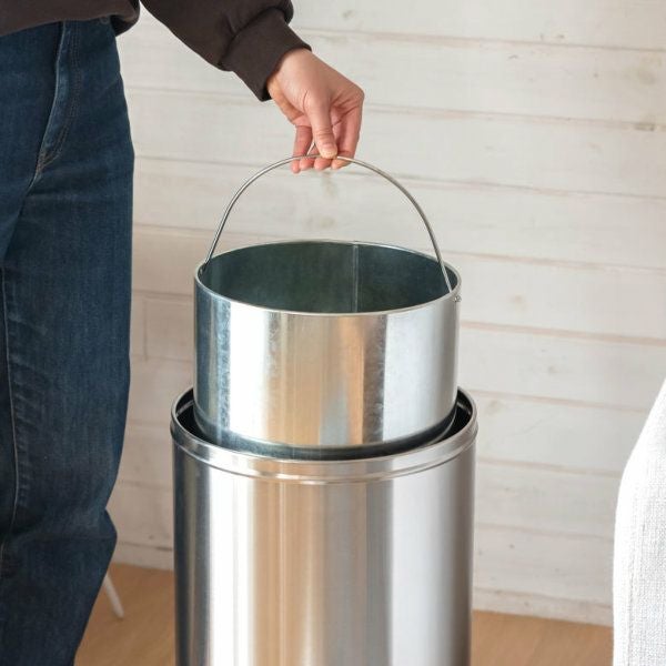 プッシュ式フタでゴミが見えないステンレス製トラッシュカン 30L 直径