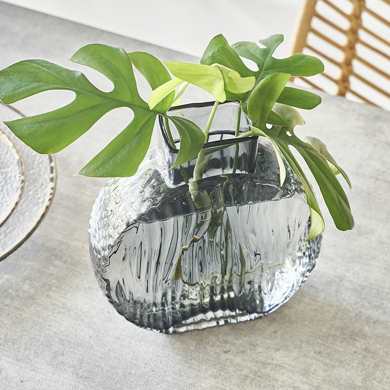 花瓶　オブジェ　ブラックガラス　インテリア 作家おまかせ お楽しみ 花瓶 1個 ガラス 加工品 花びん 透明 宙吹き
