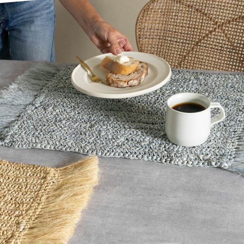 ランチョンマット天然素材ラフィアフリンジ付き46cm×34cm[13880]【ランチマットおしゃれ椰子素材麦わらかわいいインテリア長方形フリンジナチュラルリゾートインテリアナチュラルライトブルーライトブルー西海岸ハワイアンサーフコースタル】