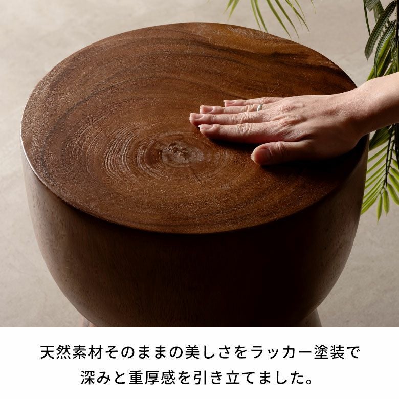 バリ島のヴィラやホテルでよく使われているモンキーポッドの丸太から