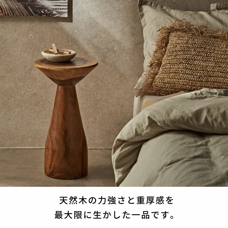 バリ島のヴィラやホテルでよく使われているモンキーポッドの丸太から