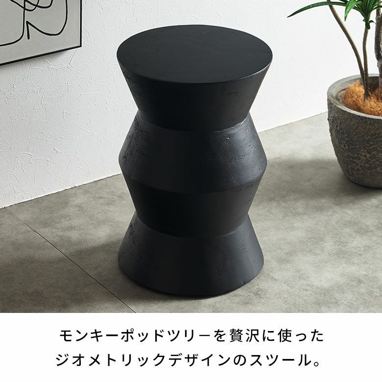 モンキーポッドツリーの無垢材から削り出したサイドテーブルとしても