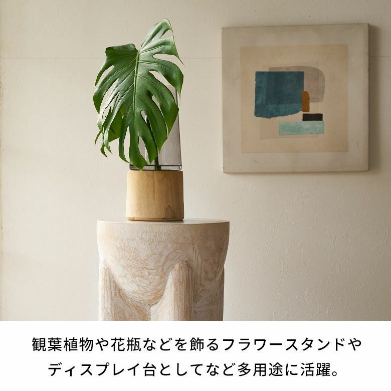 モンキーポッドツリーの無垢材から削り出したサイドテーブルとしても