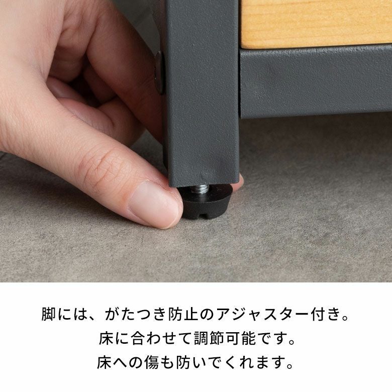 ウッド×アイアンのコンビネーションがオシャレ。テレビ台にちょうど