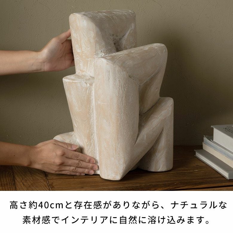 大理石のようなホワイトウォッシュカラーがミニマルなインテリアに