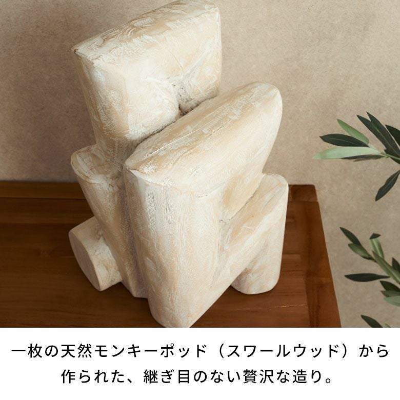 大理石のようなホワイトウォッシュカラーがミニマルなインテリアに
