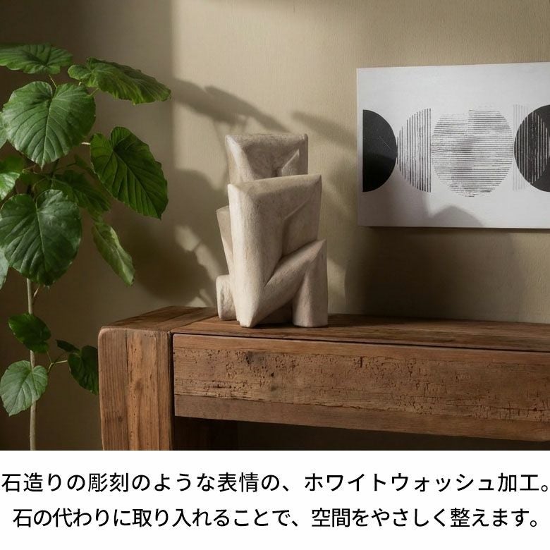 大理石のようなホワイトウォッシュカラーがミニマルなインテリアに