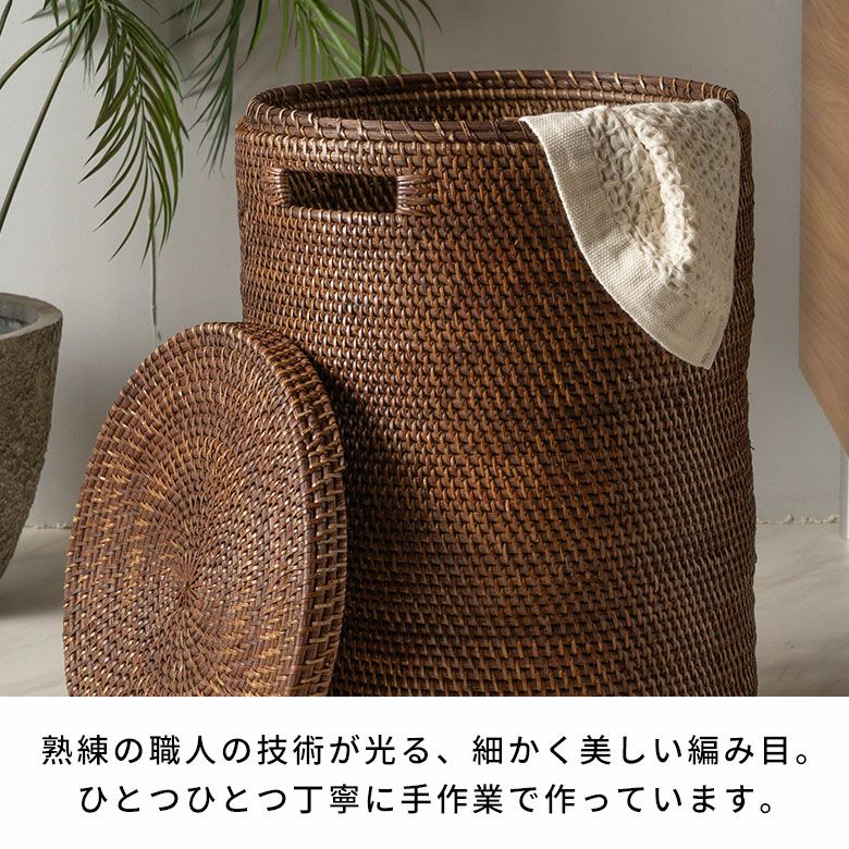 ランドリーバスケットやゴミ箱にも使えるアタとラタンで編まれたフタ