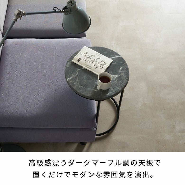 傷や汚れに強い新素材を使用した大理石調天板とスチール脚で仕上げた