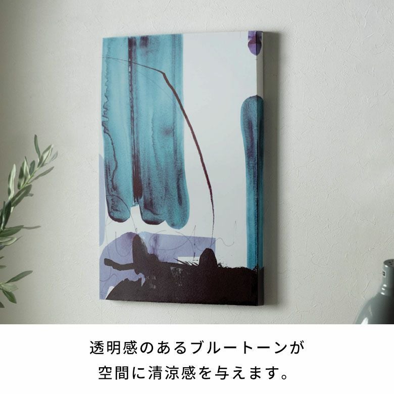 ディープブルーの濃淡とインクの滲みが描く“青の動き”をテーマにした