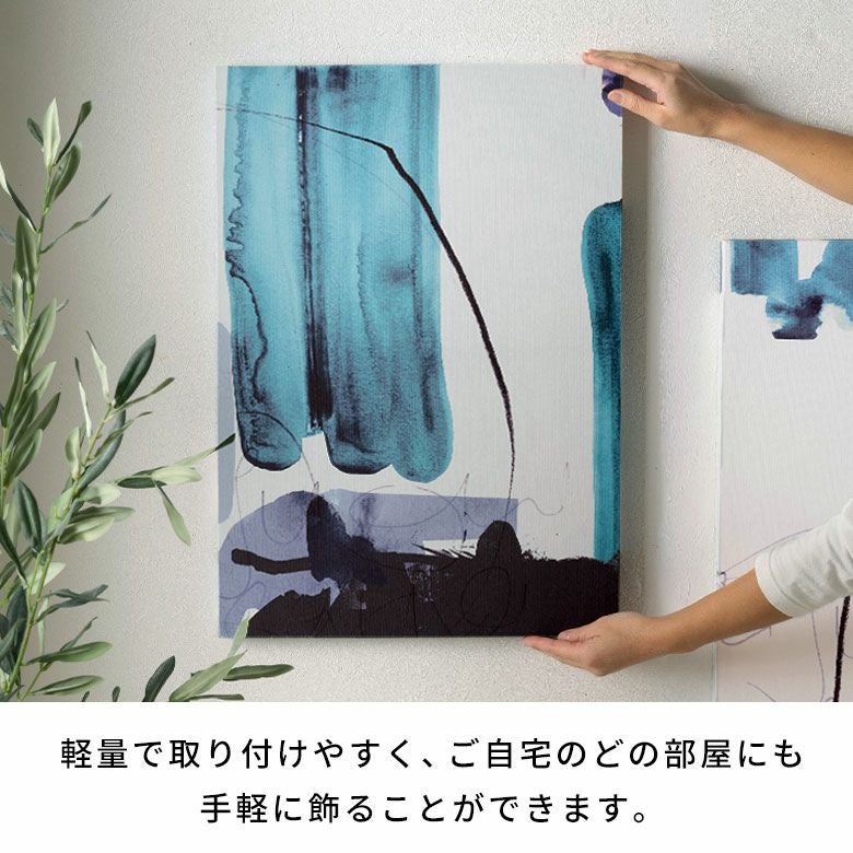 ディープブルーの濃淡とインクの滲みが描く“青の動き”をテーマにした